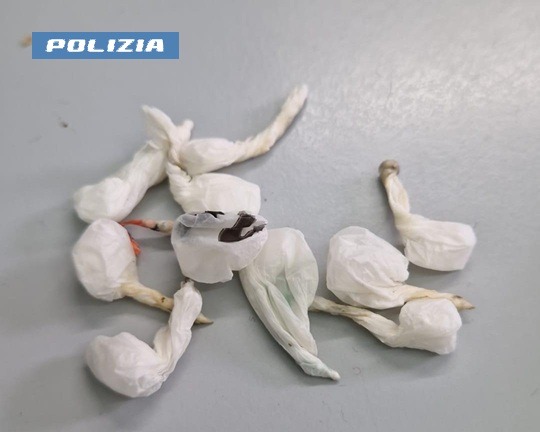 Salerno, nascondeva cocaina nel tetto dell’auto: arrestato per spaccio