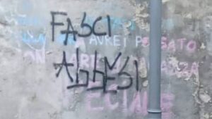 Scritte intimidatorie contro Futuro nazionale a Salerno, il movimento presenta querela
