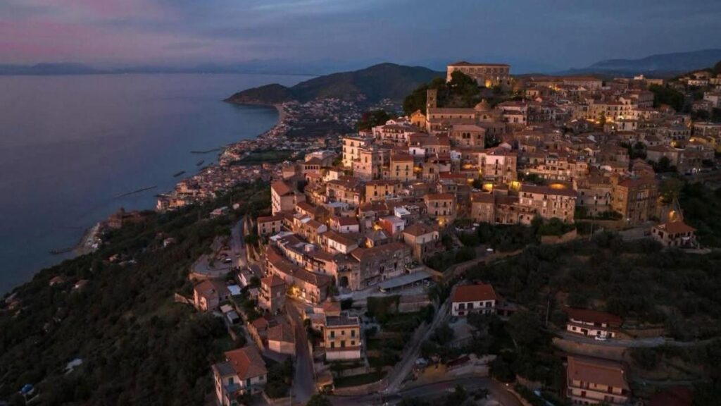 Il fascino innato di Castellabate nella terza puntata del podcast di Cilento Vallo di Diano Experience