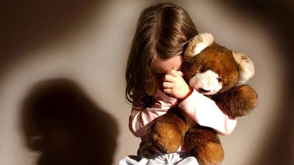 Violenza sui minori, record in Italia: 7.272 vittime nel 2025. Campania aumento vittime