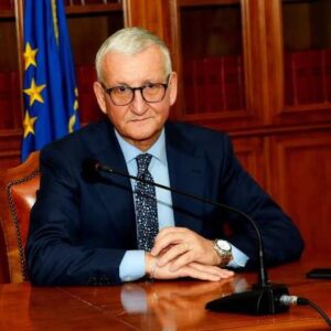 Battipaglia, sfiducia al sindaco: sospeso il Consiglio comunale, nominato il commissario Castrese De Rosa