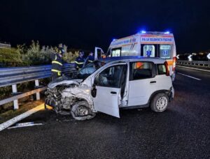 Incidente sulla A30, ferita una 21enne: trasportata al Ruggi di Salerno