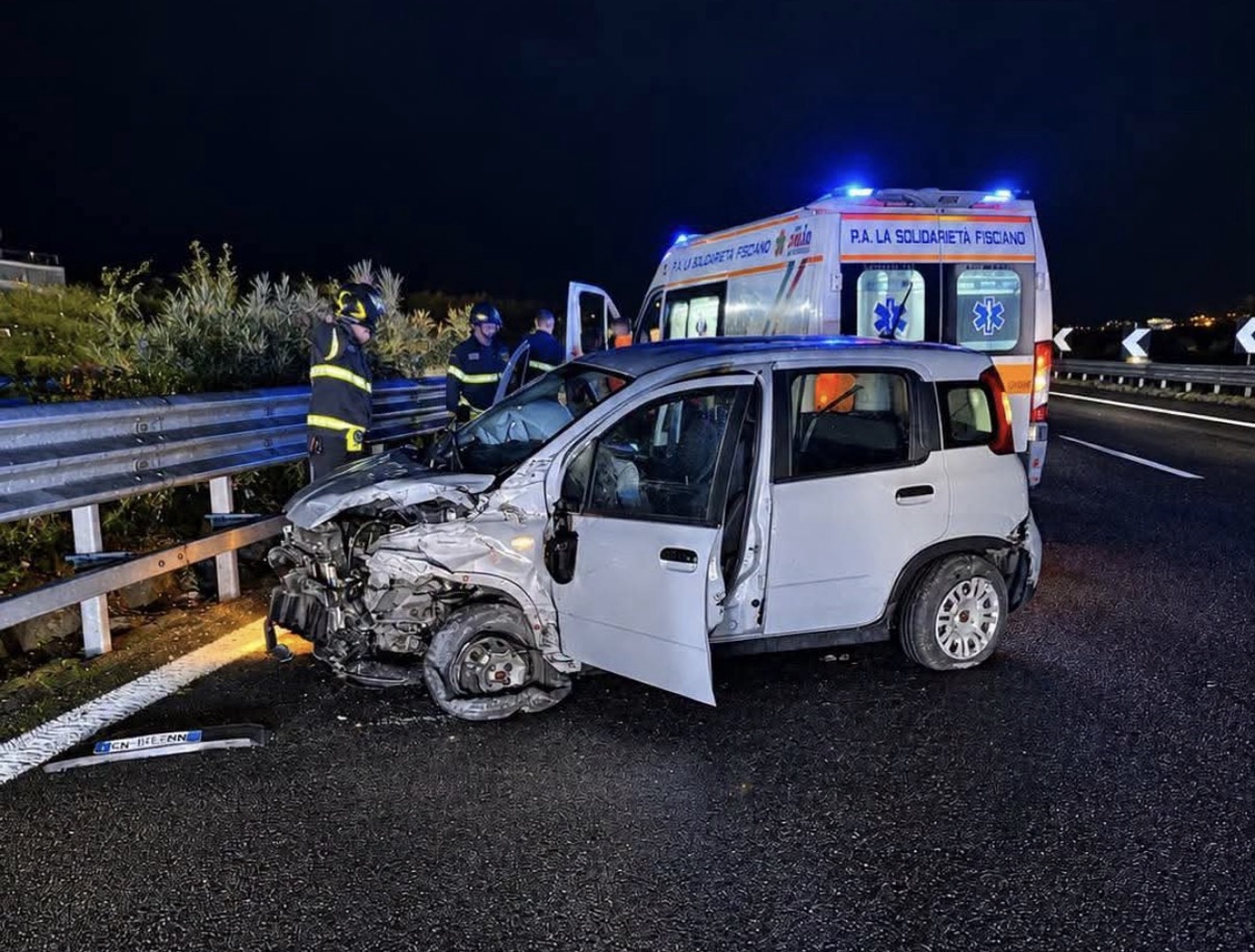 Incidente sulla A30, ferita una 21enne: trasportata al Ruggi di Salerno