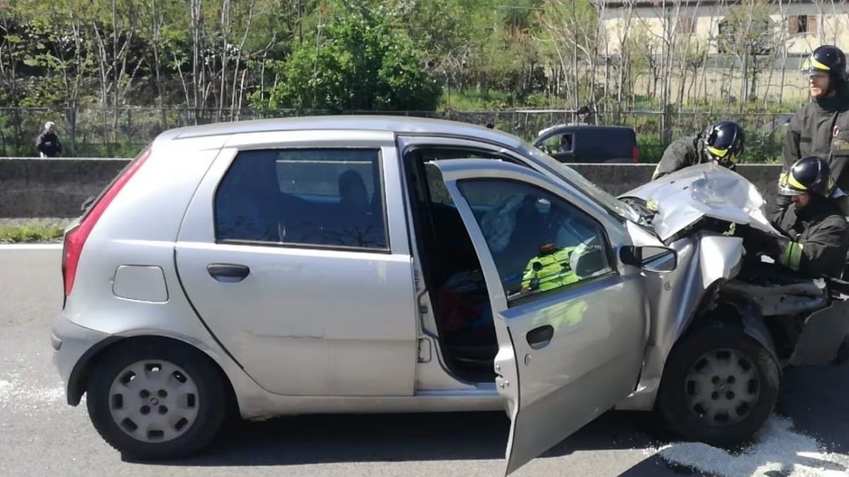 Agropoli, auto contro un muro a Moio: muore un uomo di 74 anni