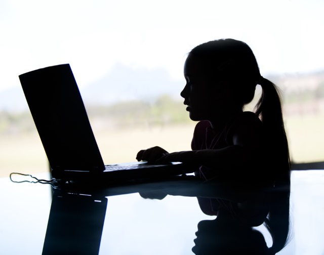Sarno, contenuti pedopornografici scambiati in chat con un 13enne: 48enne verso il processo