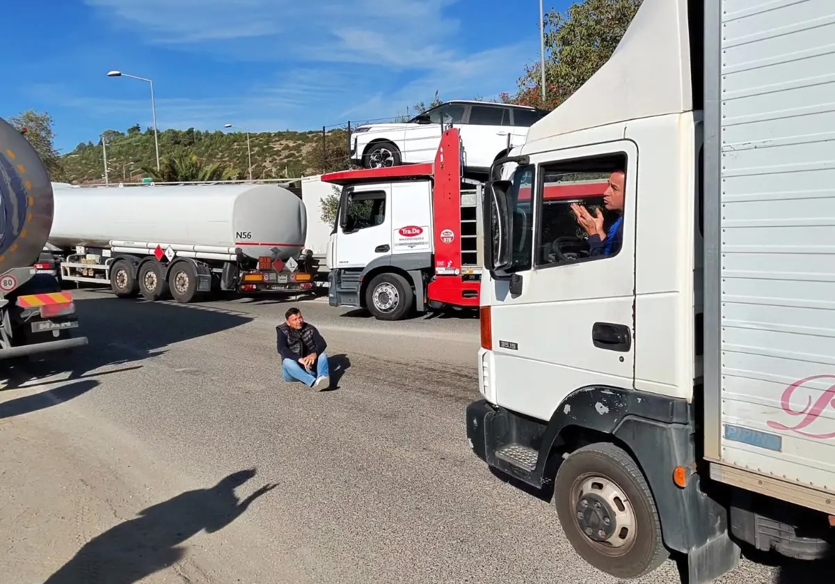 Vallo di Diano, protesta dei camionisti a quattro svincoli dell’A2