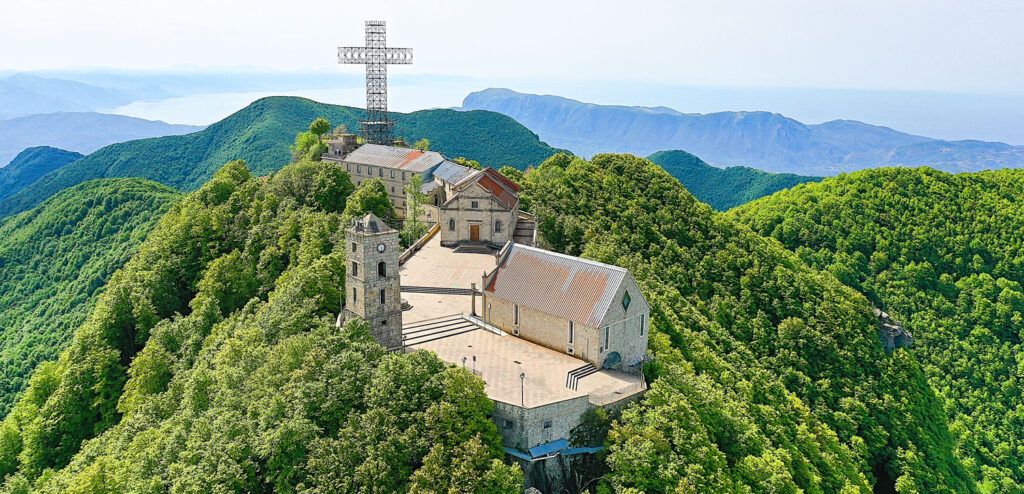 Madonna del Monte, striscioni a Capaccio: cresce il confronto dopo la polemica tra Novi e Agropoli