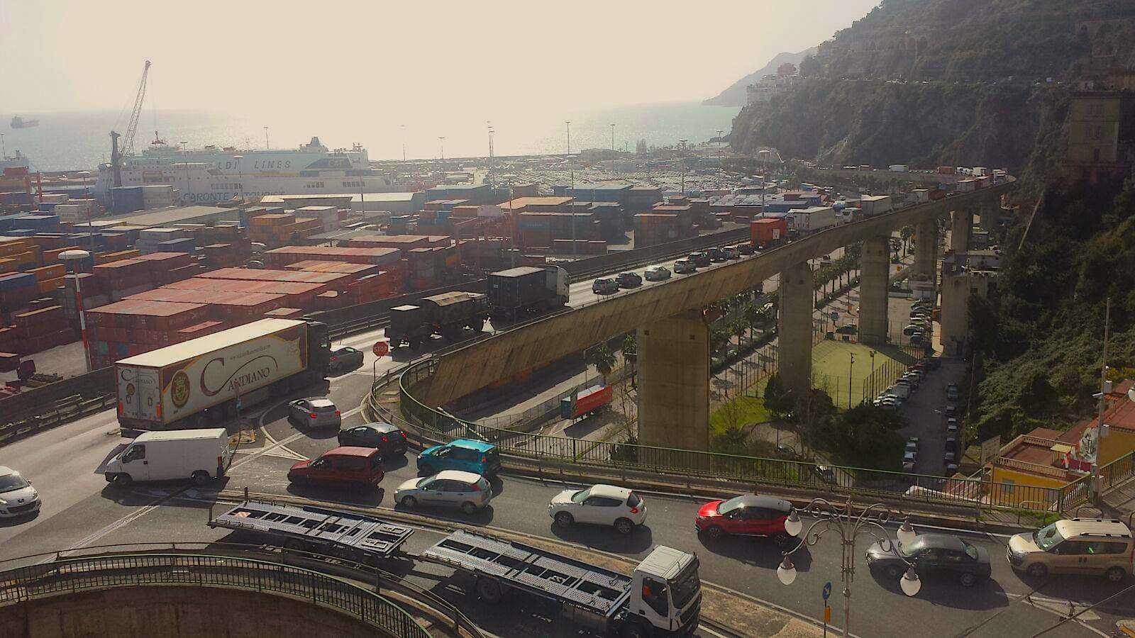 Salerno, viadotto Gatto: fino a 700 euro per le pratiche dei tir
