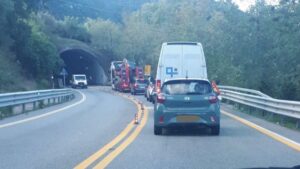 Bussentina, semaforo ancora attivo a Caselle in Pittari: disagi