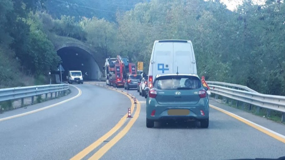 Bussentina, semaforo ancora attivo a Caselle in Pittari: disagi