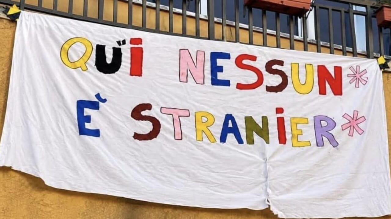 Salerno, striscione a scuola: il caso arriva in Consiglio comunale