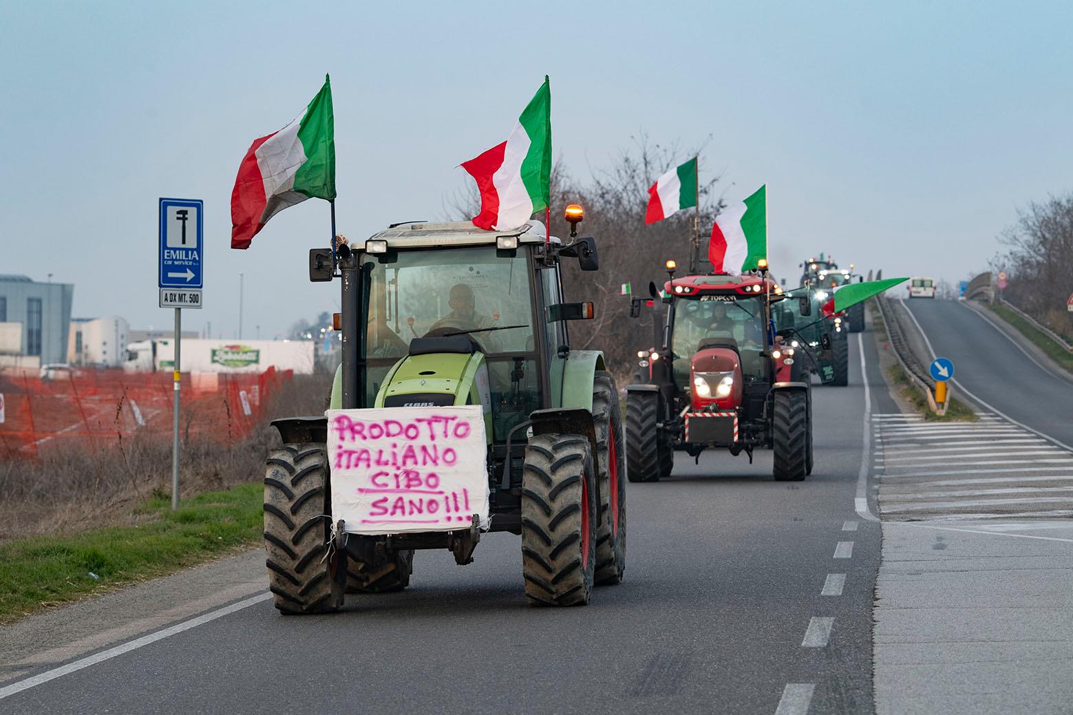 Protesta agricoltori, vietato il corteo di trattori a Salerno